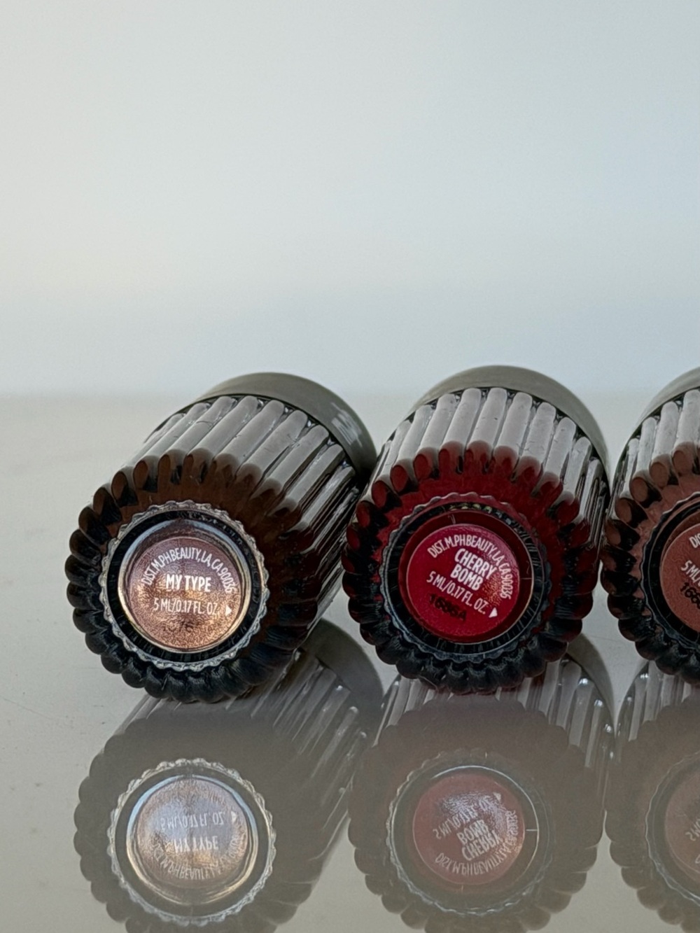 TOP COAT HYDRATING LIP GLOSS
– Deep Berry & Brown Shades (5 lip oil) - Picture 2 of 4